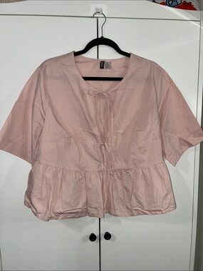 H&M XL Bubble Pink Peplum Short Sleeve Open Front Bow Tie